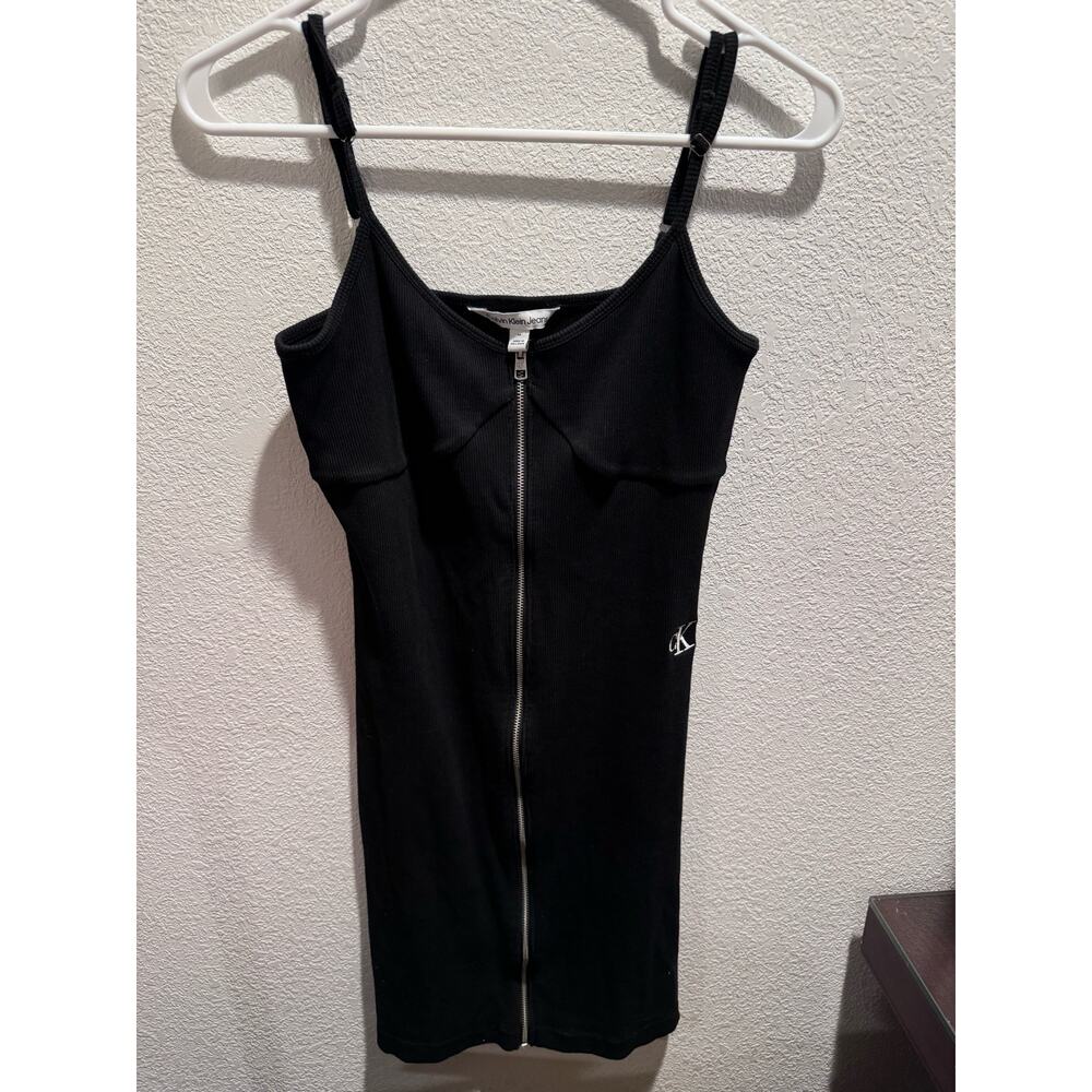 Calvin Klein Black Zipper Sheath Dress - Size M, Elegant and Versatile